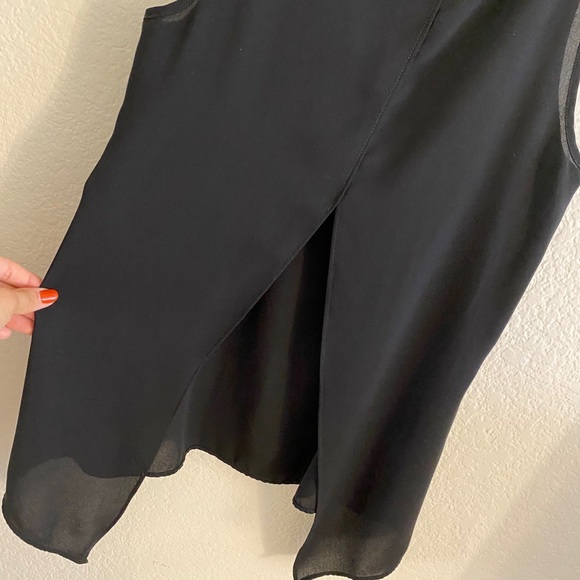 Express open back blouse - Picture 2 of 3